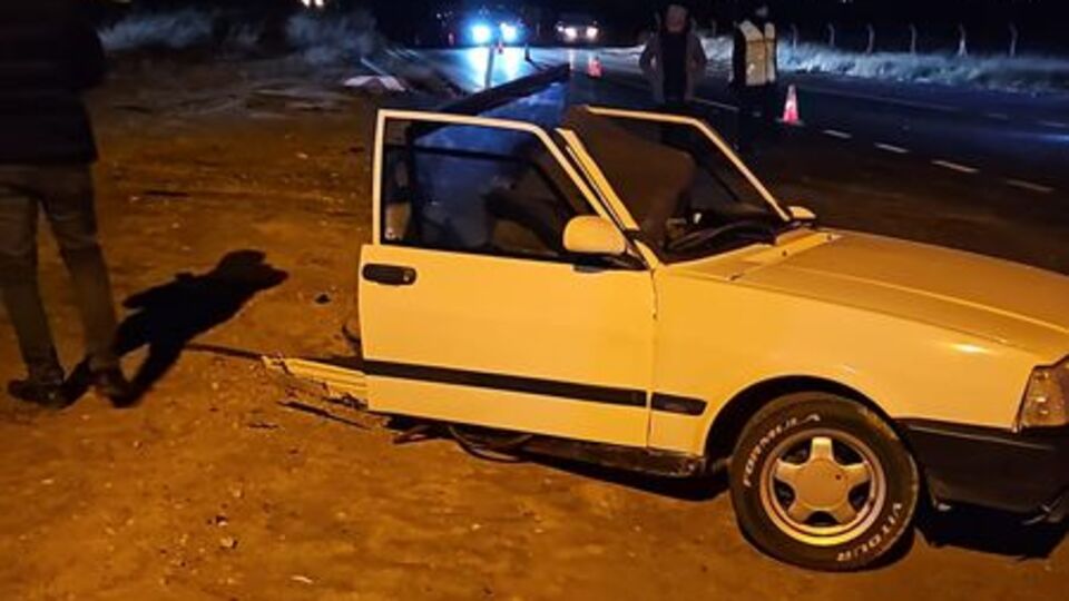 Kazaya karışan otomobil ikiye bölündü: 5 yaralı