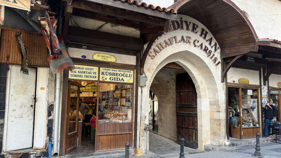 Tarihi handaki dükkan 5. kuşakla hizmette