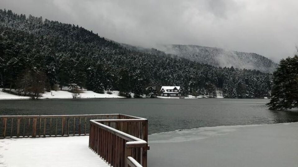 Gölcük Tabiat Parkı buz tuttu