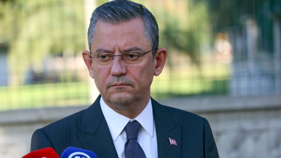 Özgür Özel'den Noel mesajı