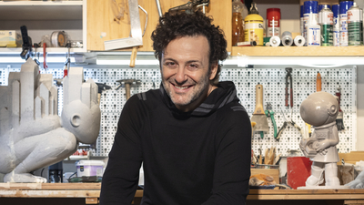 İkinci kişisel sergisiyle görkemli bir yolculuğun kapılarını açıyor