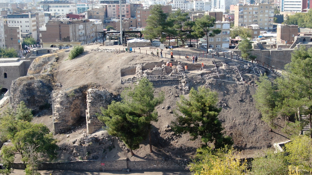 Artuklu Sarayı'na açılan kapı bulundu