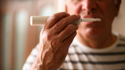 "Protezini çamaşır suyunda bekletenler var"