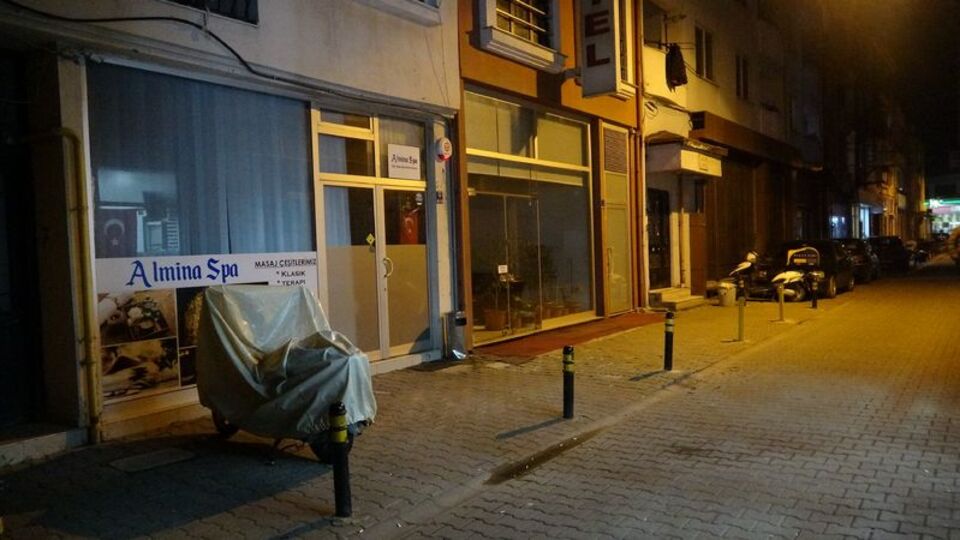 Çığlıklarına koştular! Genç kadının yüzüne kezzap atıp kaçtı