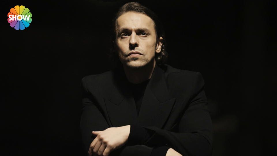 "Başka bir şey olmaya çalışmayan güzel bir dizi"