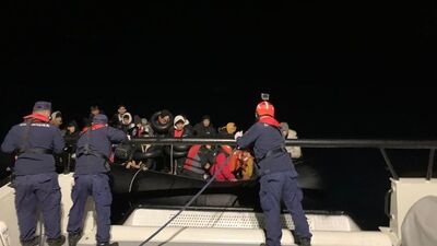 İzmir açıklarında 96 düzensiz göçmen kurtarıldı