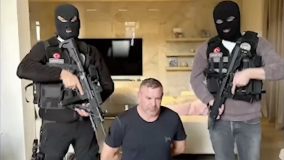 Almanya kırmızı bültenle arıyordu! Türkiye'de yakalandı