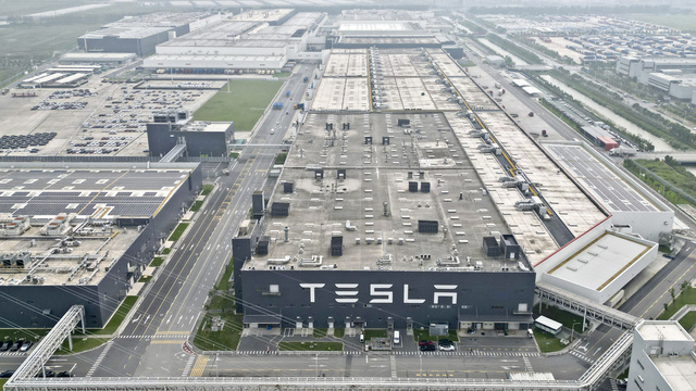 Tesla robotu, mühendise nasıl saldırdı?