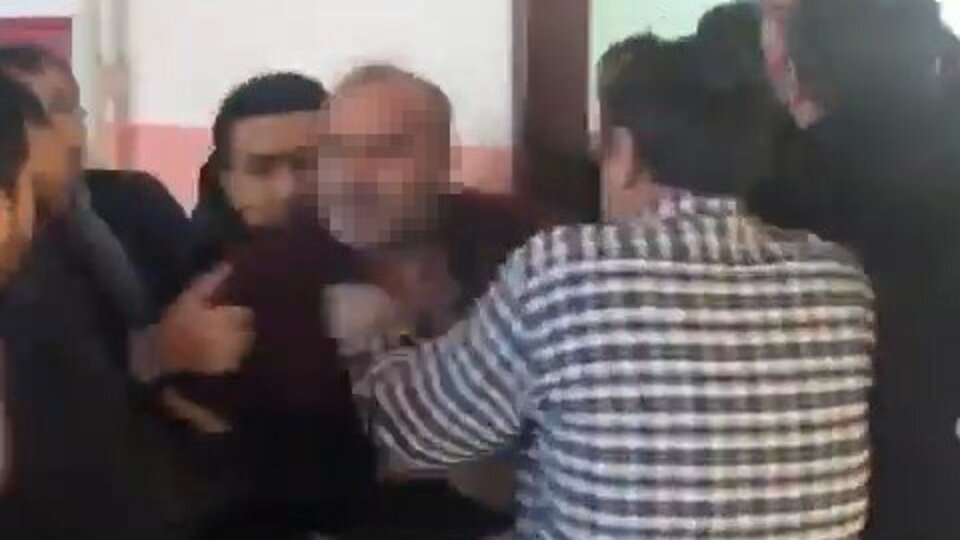Veliler dehşet saçtı! Okulu basıp öğretmenleri dövdüler