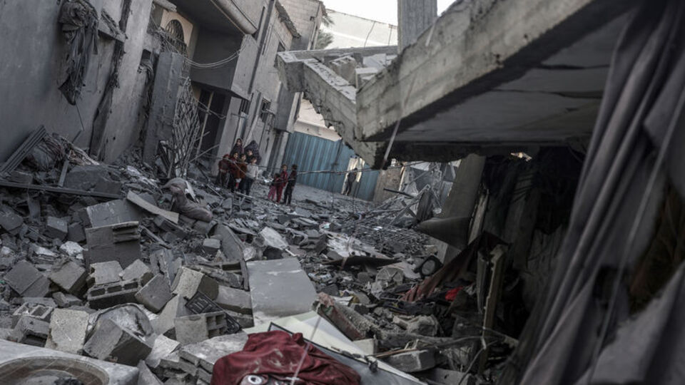 Gazze'de can kaybı 21 bin 672'ye yükseldi