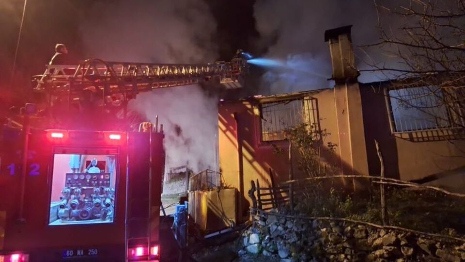 Tokat'taki yangında ev kullanılamaz hale geldi