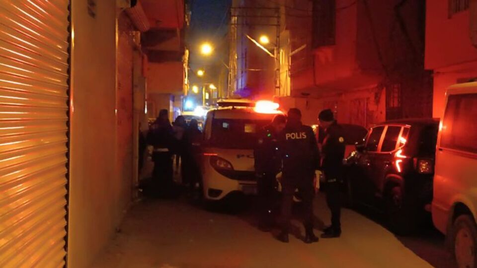 Kayınpederini ve kayınvalidesini yaralayıp canına kıydı