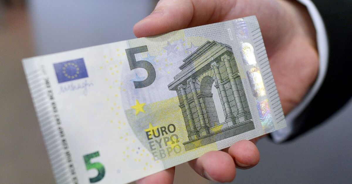 55000 рублей в евро. 5 Евро купюра. 5 Евро банкноты евро. Купюра 5 евро новая. 5 Евро фото.