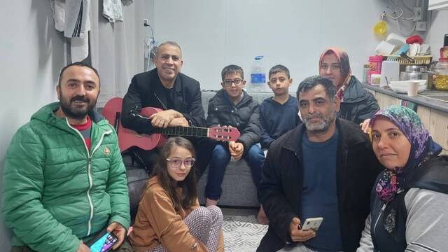 Yeni yıla depremzedelerle girdi