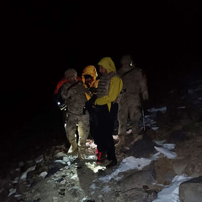 Ağrı dağına tırmanırken yaralanan turist kurtarıldı