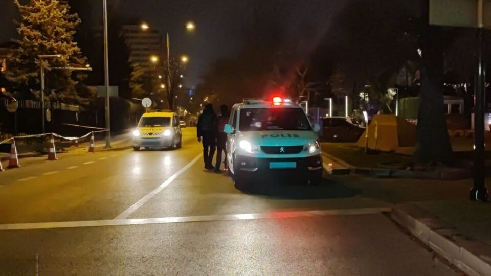 İçişleri Bakanlığı önünde 'dur' ihtarına uymayan şüpheli vurularak yakalandı