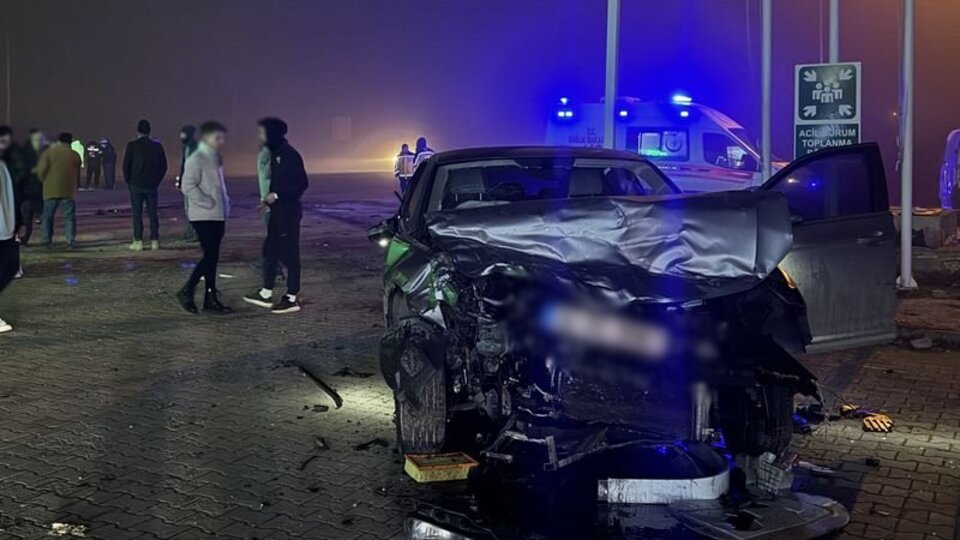 Malatya'da iki otomobil çarpıştı: 1 ölü, 5 yaralı