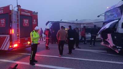 Otobüs ile kamyon çarpıştı! 4 ölü, 36 yaralı