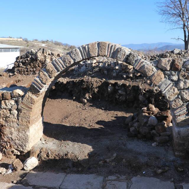1400 yıllık sikkeler testinin içinden çıktı