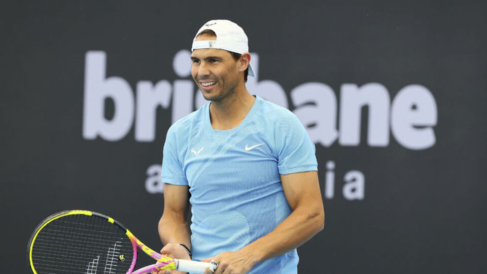 Nadal kortlara galibiyetle döndü