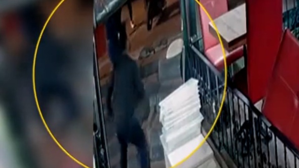 Pizzacıya park baskını!