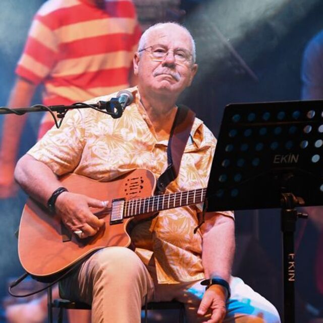 Bülent Ortaçgil 'Telvin'le sahnede