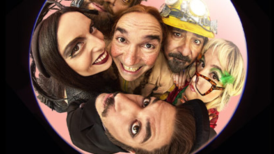 'Hücreler' süprizlerle sahnede