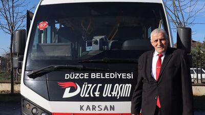 Durakta para dolu çanta buldu, sahibine teslim etti!