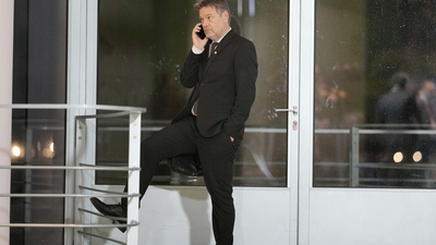 Çiftçiler Alman bakanı feribottan indirmedi