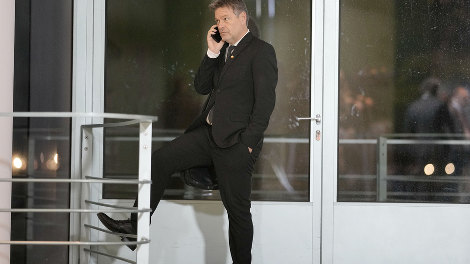 Çiftçiler Alman bakanı feribottan indirmedi