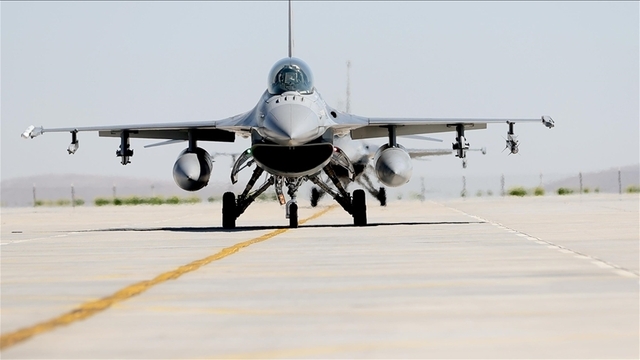 Danimarka, Ukrayna'ya F-16 teslimatını erteledi