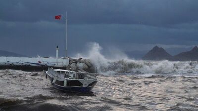 Hem sağanak hem fırtına etkili oluyor!