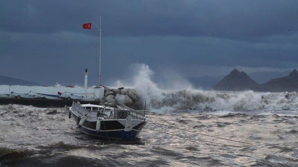Hem sağanak hem fırtına etkili oluyor!