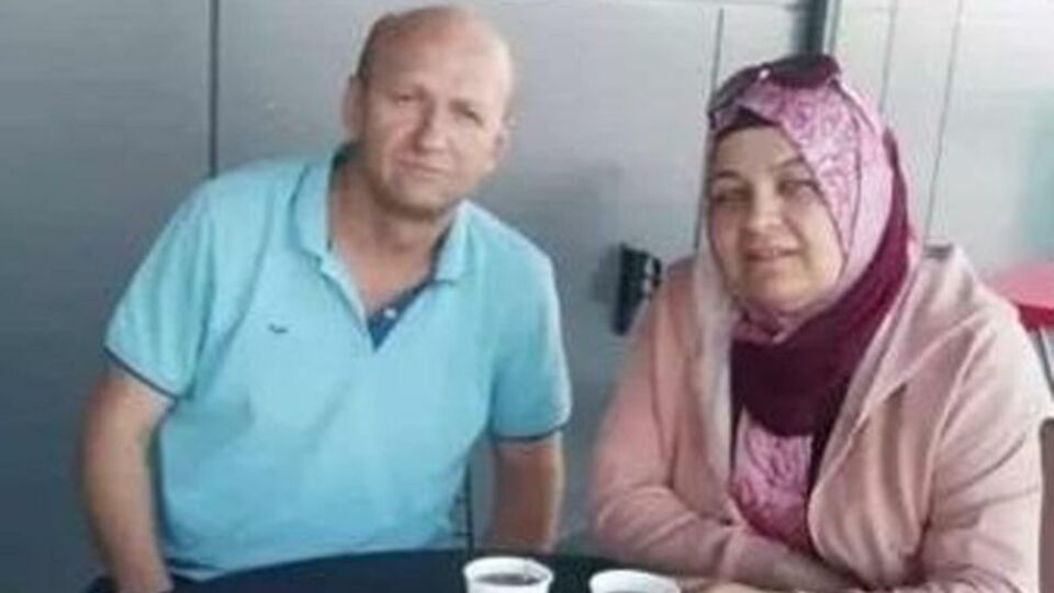 Karşı şeride geçti! Karı koca can verdi!