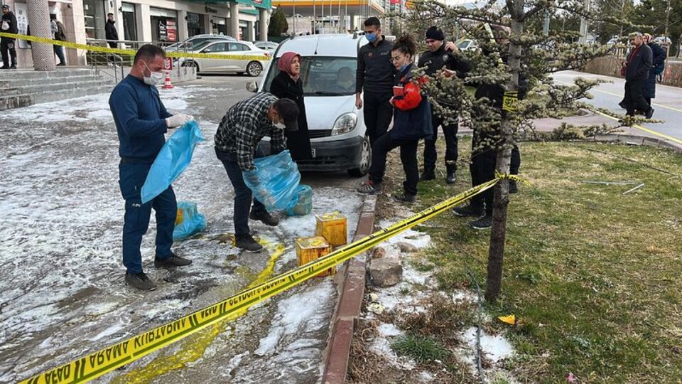 Niğde'de kargo patladı! 4 PTT çalışanı zehirlendi!