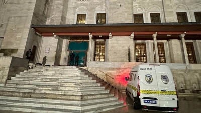 Fatih Camii'nde bıçaklı saldırı