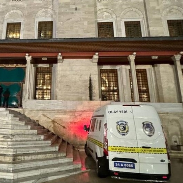 Fatih Camii'nde bıçaklı saldırı