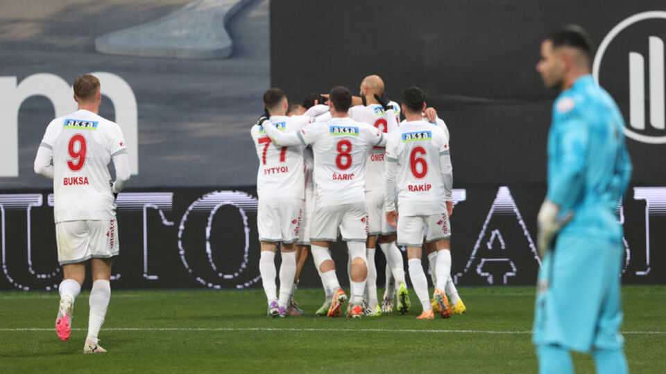 Sergen Yalçın'dan ilk galibiyet