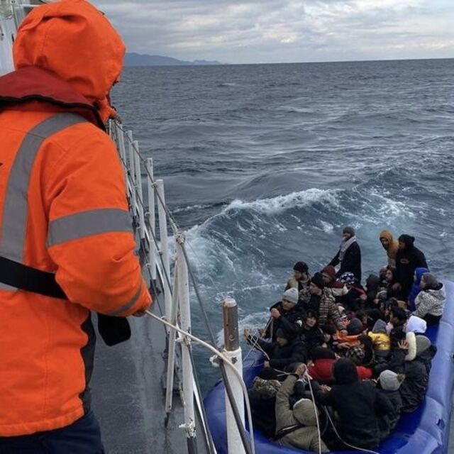 56 kaçak göçmen kurtarıldı
