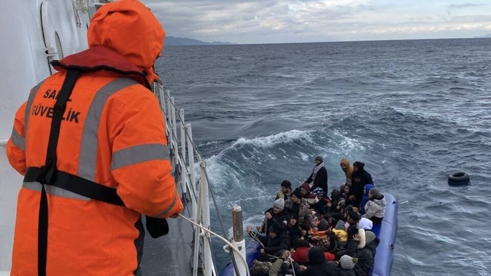 56 kaçak göçmen kurtarıldı