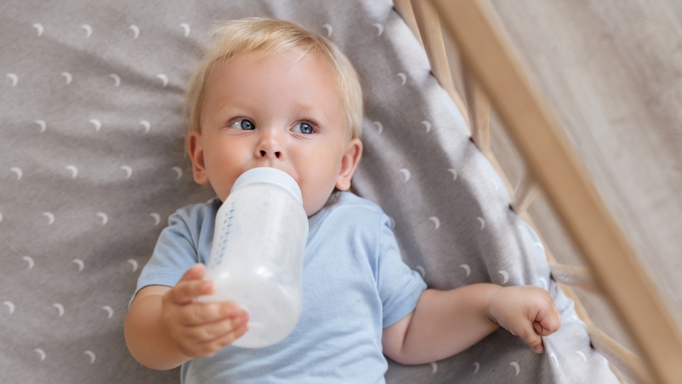 Hazır mama bebeklerde reflüyü tetikliyor!