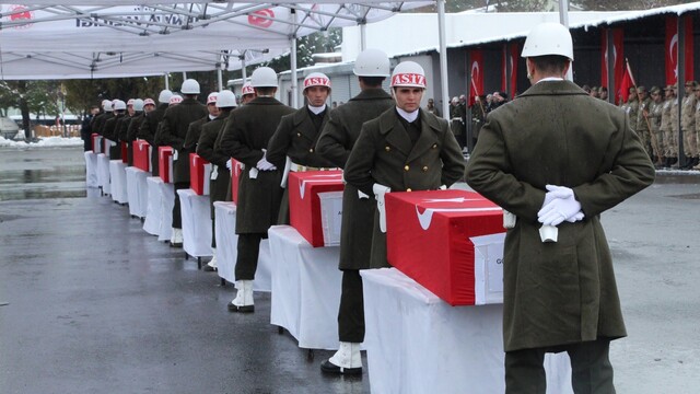 Şehitler için ilk tören!
