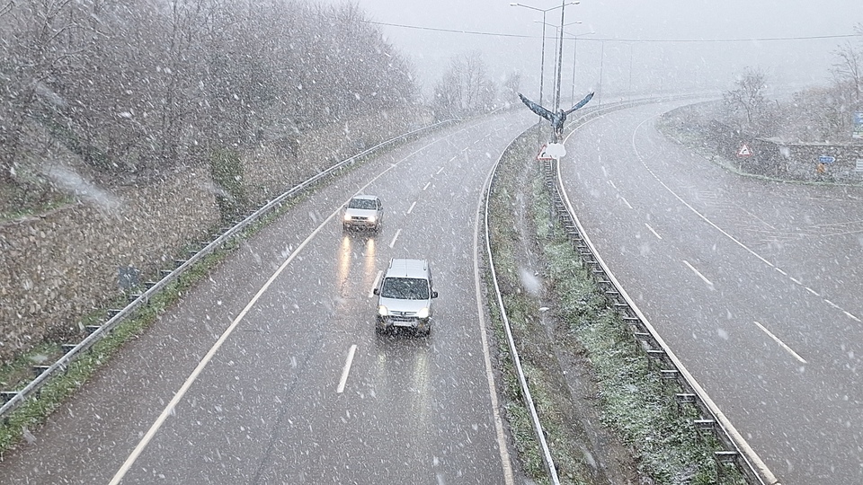 Yoğun kar yağışı, çığ ve buzlanma uyarısı!