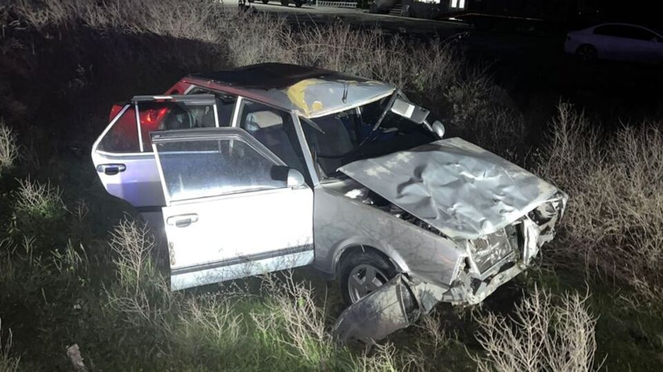 Otomobilin çarptığı 2 genç öldü