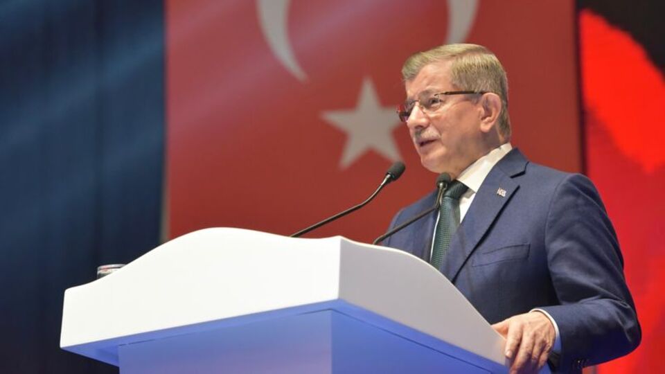 Davutoğlu, yeniden genel başkanlığa seçildi