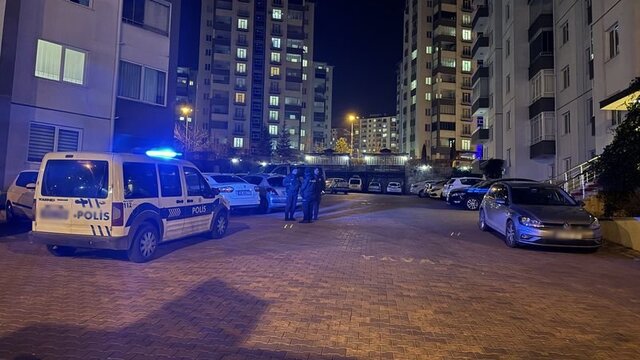 Çocuğun elindeki tabanca kazara ateş aldı: 2 yaralı