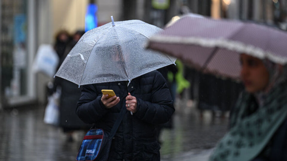 Ege ve Akdeniz'de yağmur var, lodos ısıtıyor