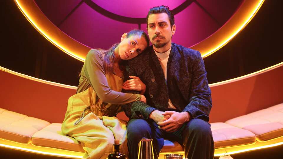 'Override' DasDas'ta seyerciyle buluştu