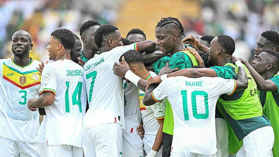 Son şampiyon Senegal farklı başladı!