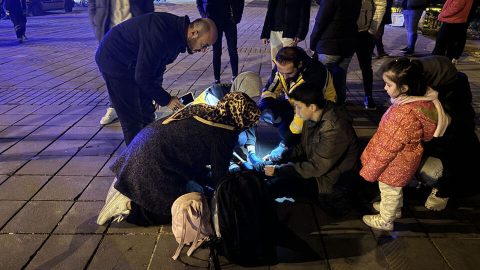 Yolda yürürken saldırıya uğradı!